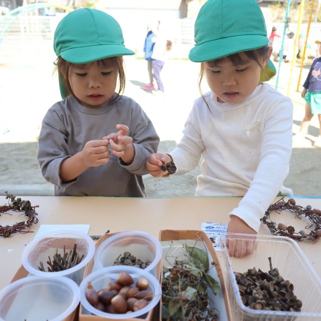 ＊　２歳児   　秋の自然物で②　＊