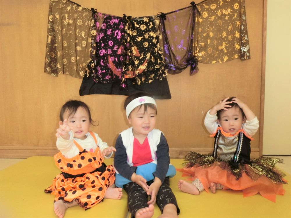 ヒヨコ組(1歳児)
衣装を付けると子どもたちはノリノリでカメラに向かって

『ハイ！ポーズ！』


