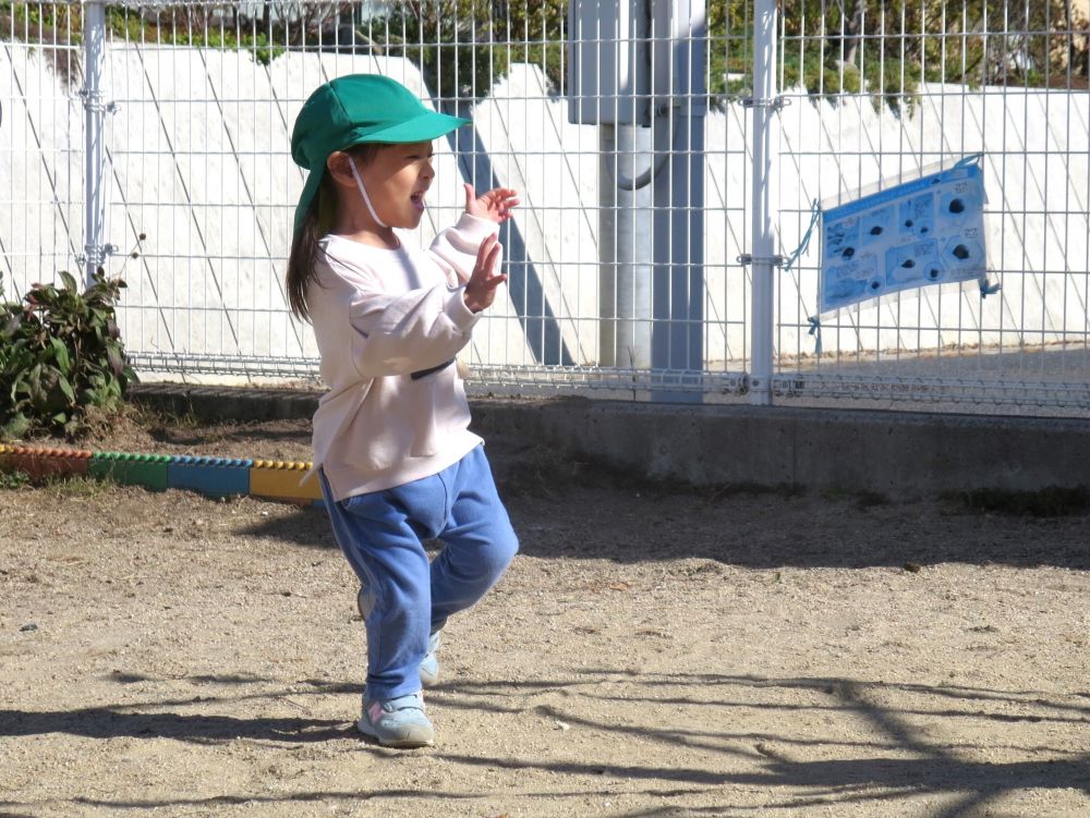 友達が走っているのを見つけると、一緒に追いかけるMちゃん
男の子たちの走りにも、どこまでもついていきます！！
走っているときの表情…
楽しさが伝わってきます♡