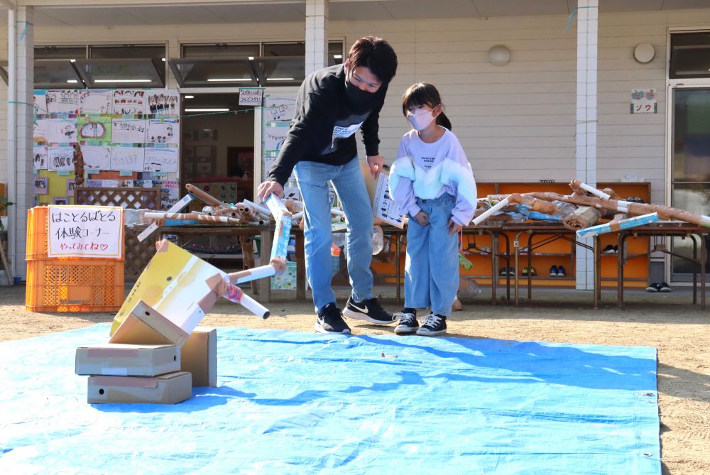 運動会のチーム戦　【はことるばとる】　挑戦！！

子どもたちが作ったアイテムはどうでしたか？

考えて・・　直して・・　工夫して・・　
世界にたった１つのアイテム♡