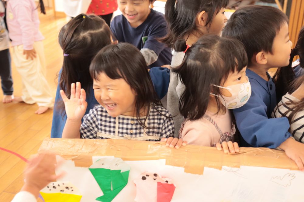 「行ってきまぁ～す」
満面の笑顔で手を振るリス組Rちゃん