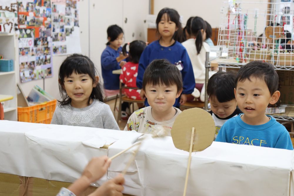 赤ちゃんから大人まで楽しめるお話にするために・・・

2人だけのお話チームでしたが、RちゃんとＹちゃんの熱い気持ちで作り上げたお話がみんなの胸に響いているようです