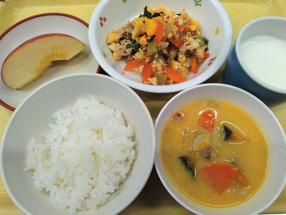 ご飯

豆腐チャンプルー

かぼちゃの豆乳スープ

りんご

牛乳