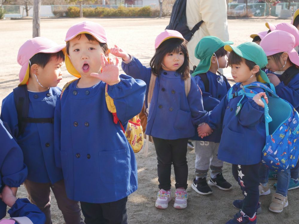 帰り道の会話では・・・
『なんかお腹空いてきた～』
『今日の給食何かな？』
身体を動かしているとお腹もすいてくるね♡