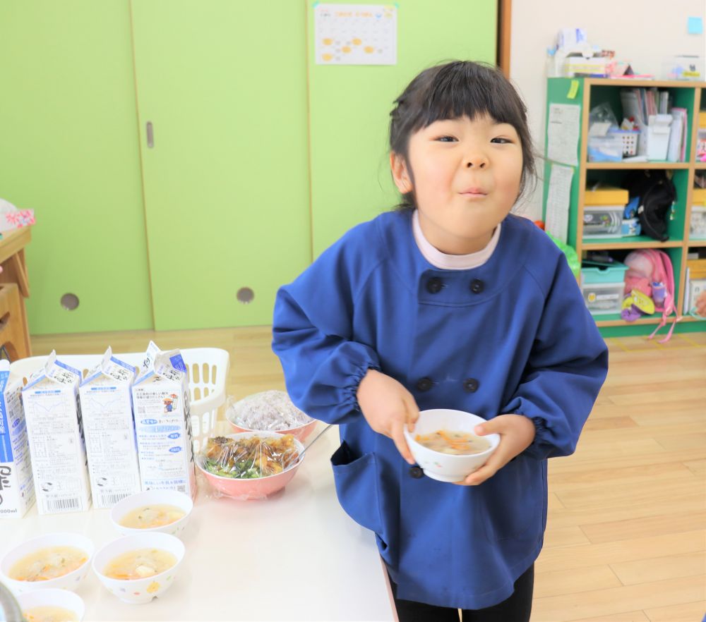 待っていました！
今日の給食は先日作った切り干し大根を使ったお味噌汁

朝から給食が楽しみでした