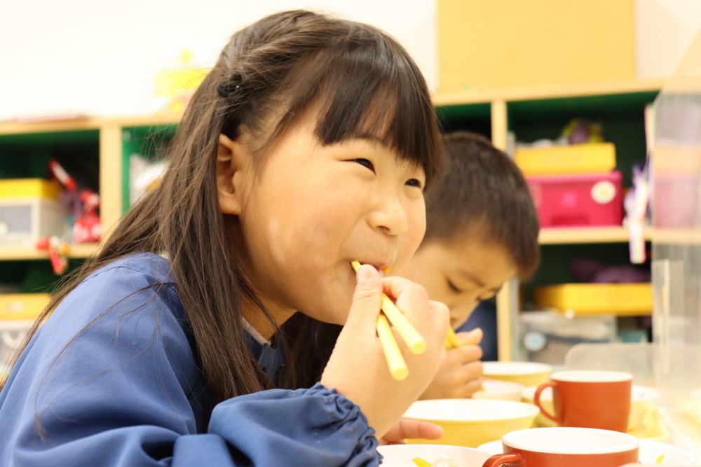 いつもとっても素敵な笑顔のＲちゃん

みんな、たくさん食べてたくさん遊ぼうね☆