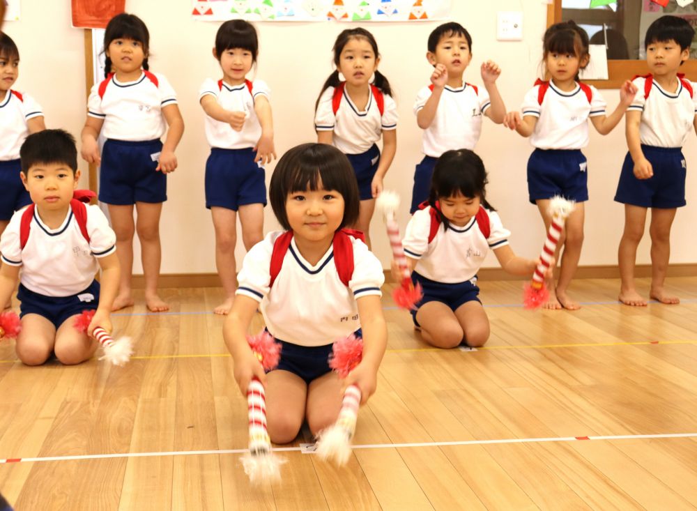 銭太鼓に挑戦　【おさるのかごや】

♪エーッサ　エーッサ　エッサホイサッサ♪