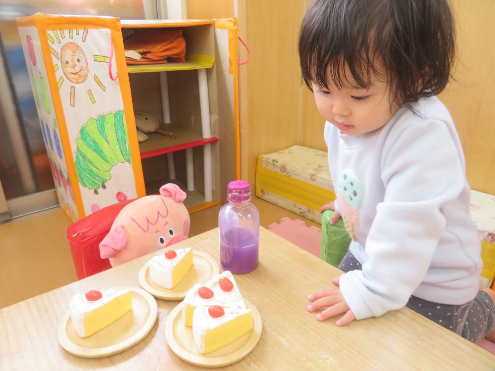 ぶぶちゃん、ケーキをどうぞ💕

この後、お友達が集まって女子会が始まりました😊