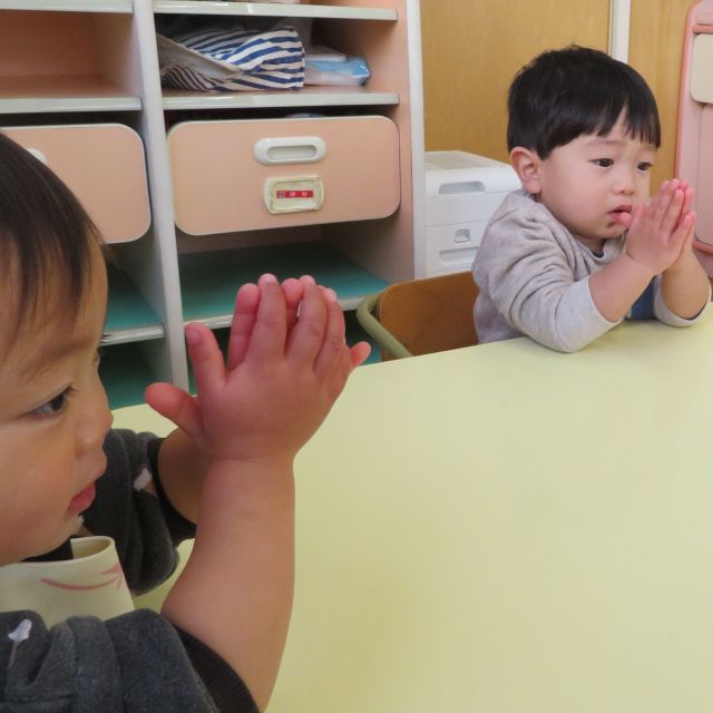 ＊　給食時間の様子　（すいみい保育園）　＊