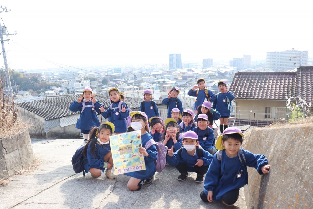 途中眺めの良いところで一休み

と、言っても子ども達はまだまだ元気
大人の休憩です、ハイ