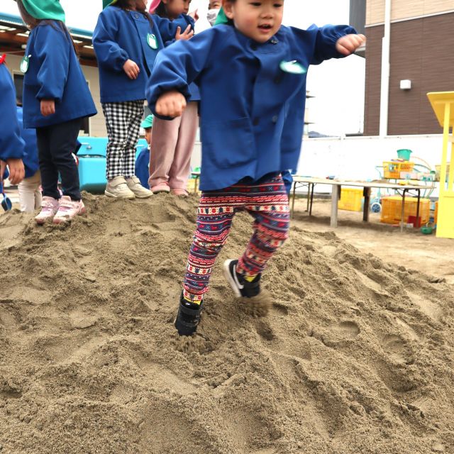 ＊　２歳児   　砂山で遊ぼう②　＊