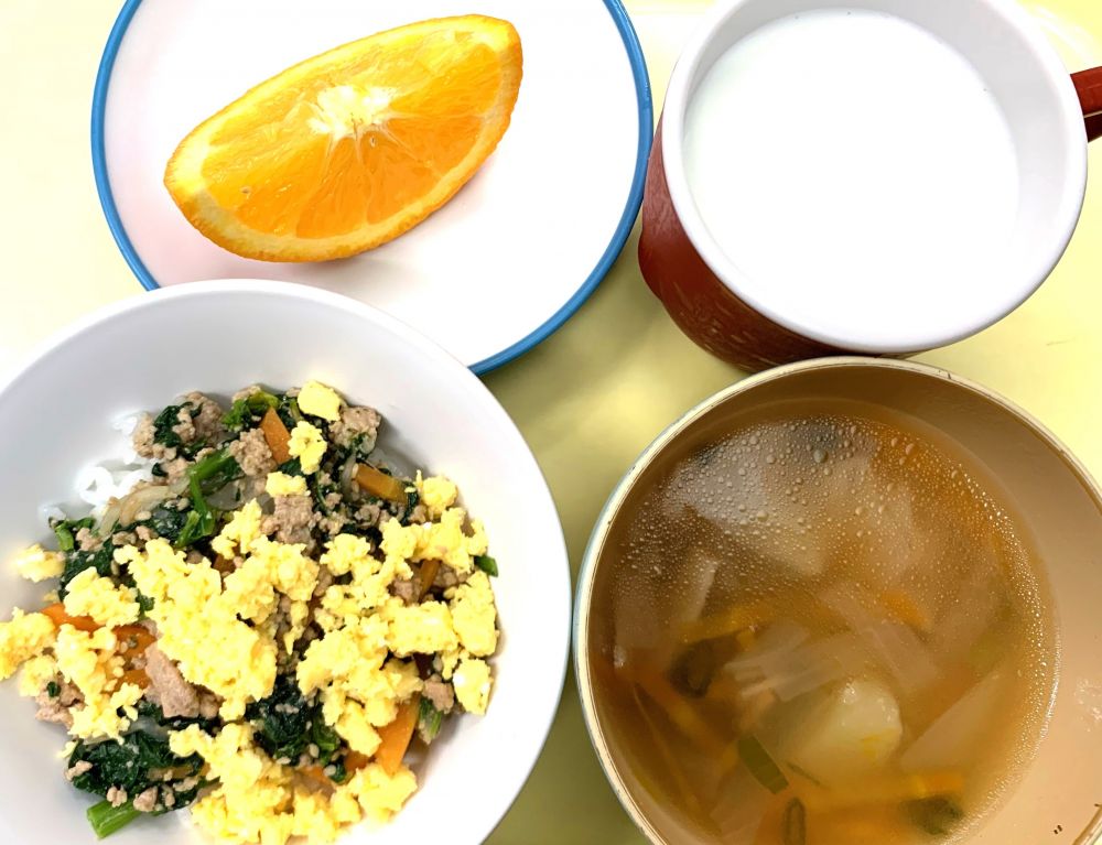 ビビンバ風ご飯

ワンタン風スープ

オレンジ

牛乳