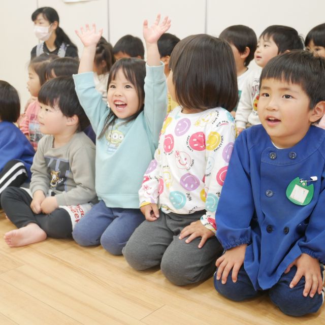 ＊　３歳児　キリン組に遊びに　＊