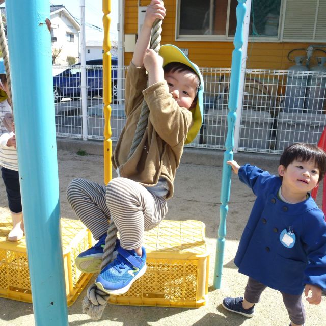 ＊　２歳児   　園庭遊び　＊