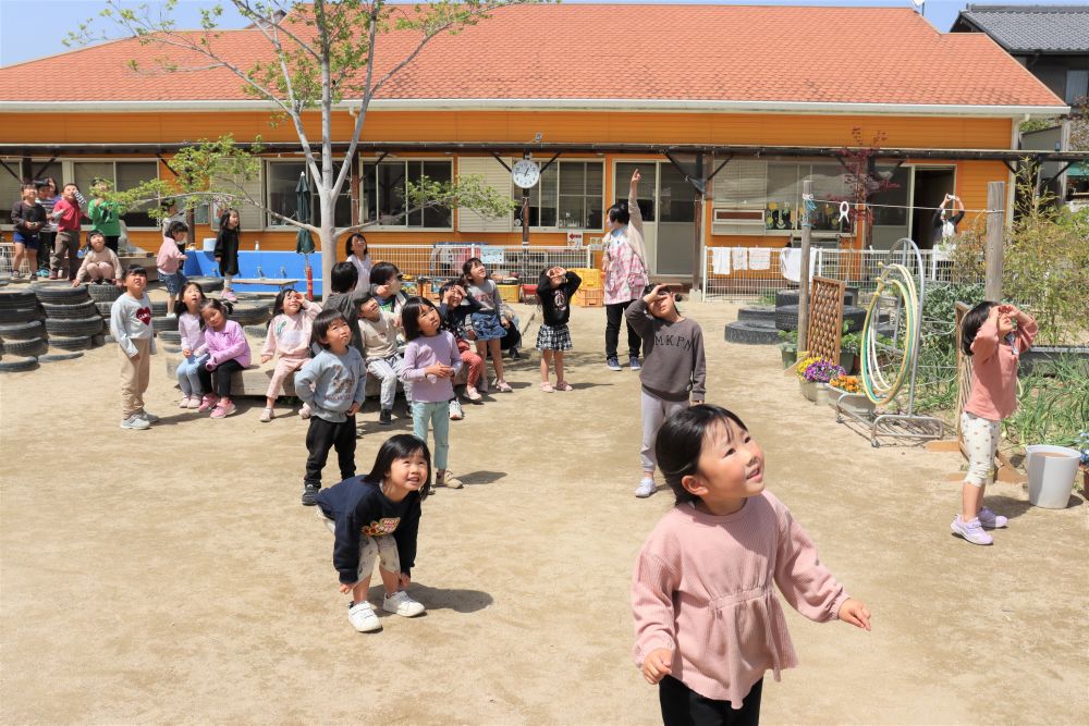 本日午前に尾道市子育て支援課から連絡があり
「１２時４７分ごろに上空ににこちゃんマークが絵描かれます」
連絡を受けました