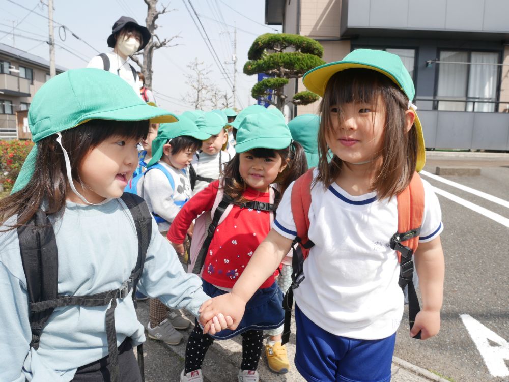 『公園もうすぐじゃない？』
『ここを曲がったら多分着くよ』
到着が楽しみな様子です♡