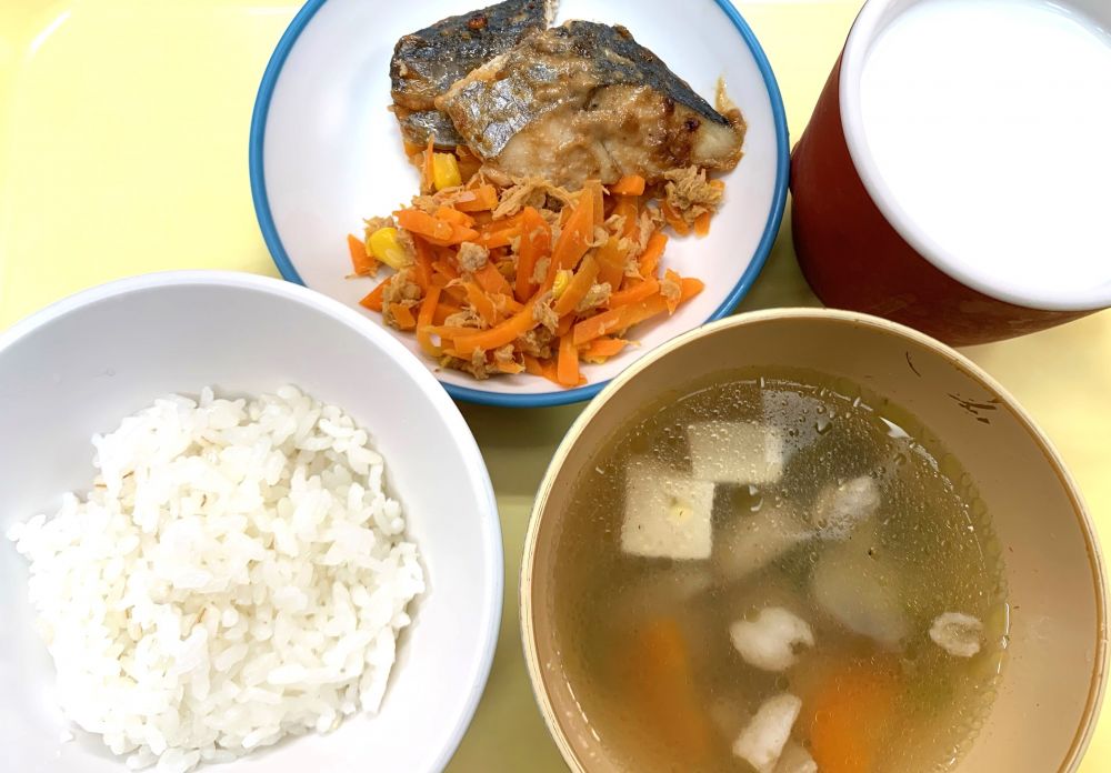 麦ご飯

鰆の梅みそ焼き

人参しりしりシーチキン

けんちん汁（鶏肉）

牛乳