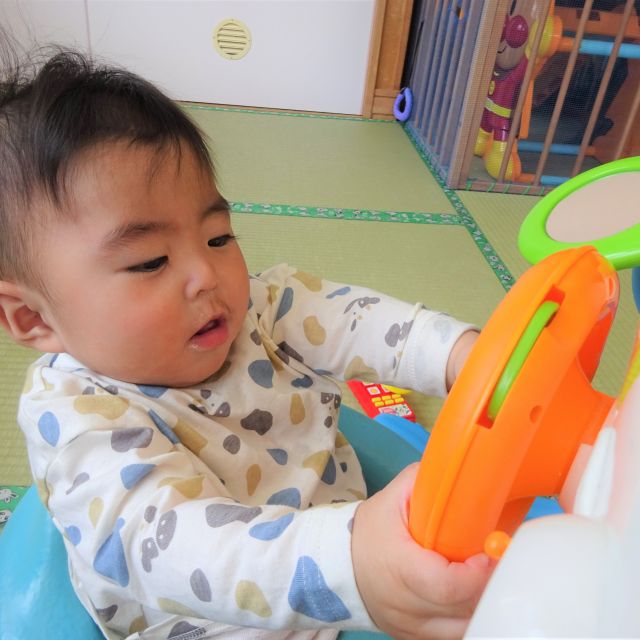 それぞれの遊び　　～0歳児　ウサギ組～