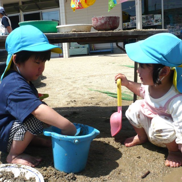 ＊　2歳児　おもしろいもの見つけた！①　＊