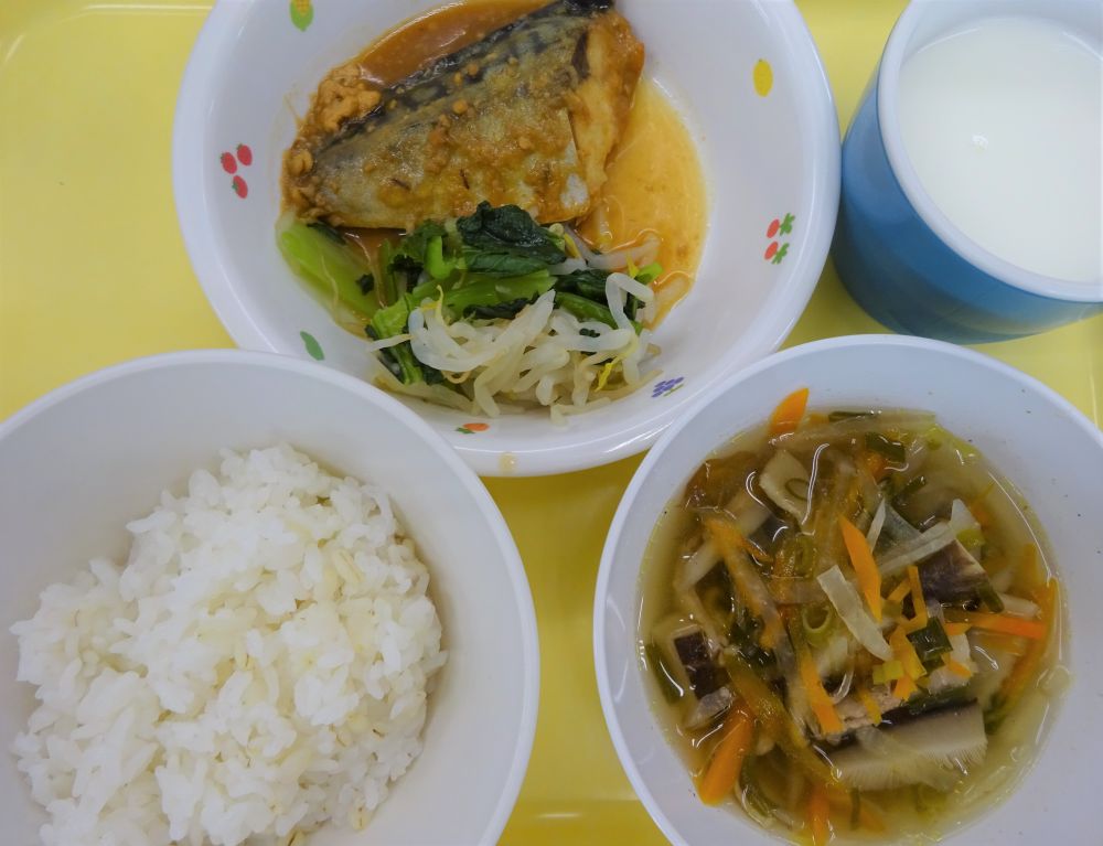 麦ご飯

さばのみそ煮

ゆで野菜（もやし・小松菜）

沢煮椀

牛乳