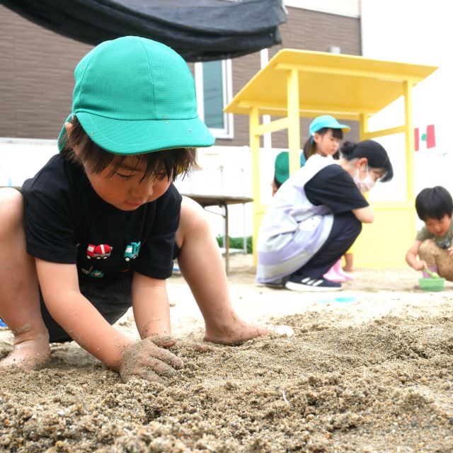 ＊　３歳児　　どろんこ遊び　＊
