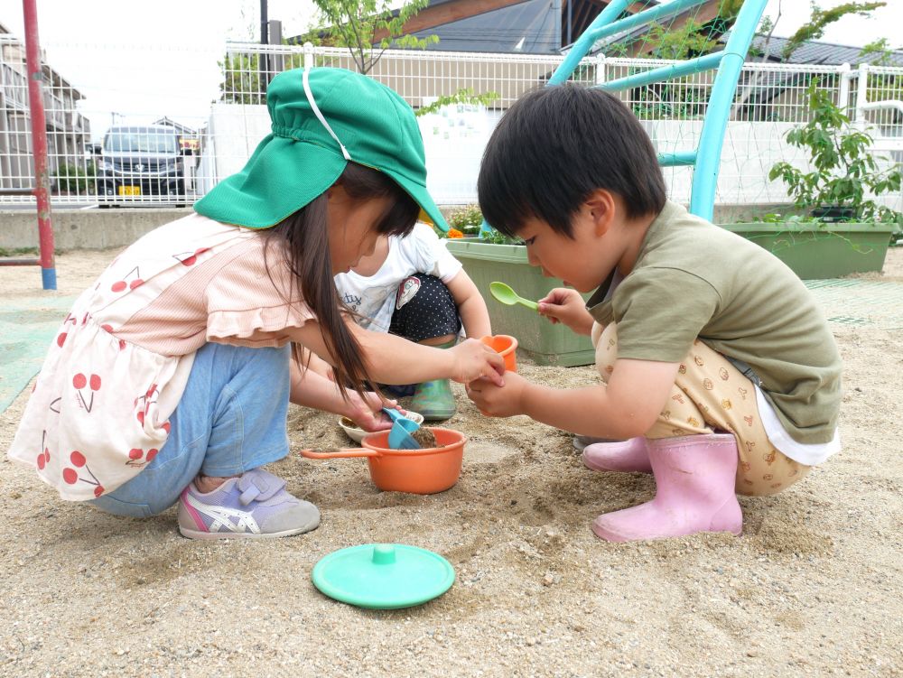 『はい！アイスです』
『ありがとう♡』
アイスクリーム屋さんになりきって
友達とのやり取りを楽しむⅯちゃんとHくん