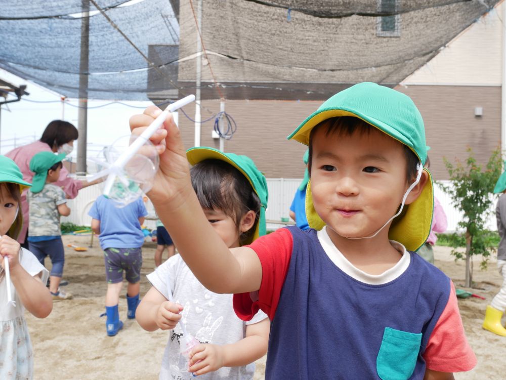 『見てみて！大きいのができた！』
屋根まで飛んだり・・・
大きいのができたり・・・
小さいのができたり・・・
色々な発見がありました♡