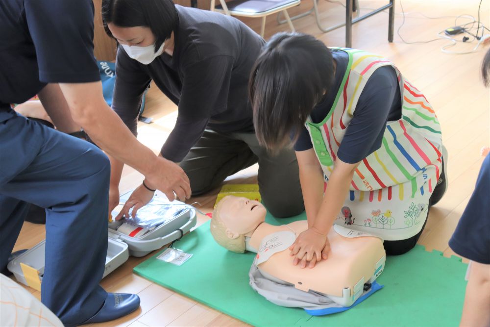 いざという時、落ち着きつつ迅速に行動をし、大切な人の命を守るために・・
学びを深めていきます

今年もプール遊び、楽しむぞぉ～！