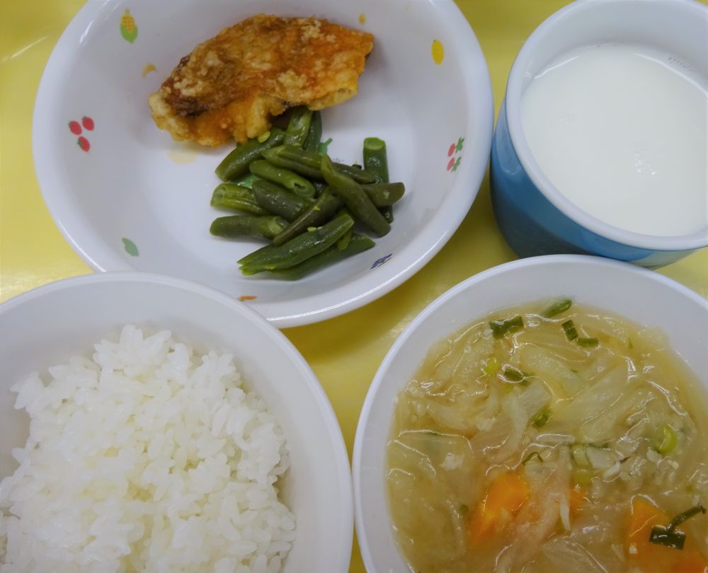 ご飯

揚げ魚のレモン風味

いんげんのソテー

切干し大根のみそ汁

牛乳