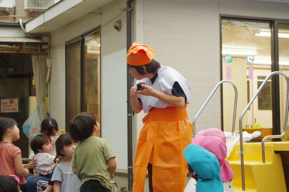 『ゲコゲコ、ゲロゲロ』

門田さんのプールの神様はカエル様✨
水の中ではす～いすい！
水の外ではぴょんぴょんぴょ～ん！

プールのお約束と一緒だね。