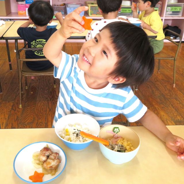 ＊　 給食の時間の様子　（あいはうす）　＊