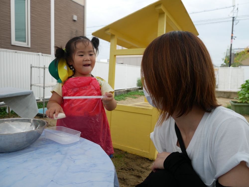 ゴリゴリ・・・ガリガリ・・・
集中して石鹸を削るSちゃん
「見て！できた♡」
嬉しそうにお母さんに見せてあげています