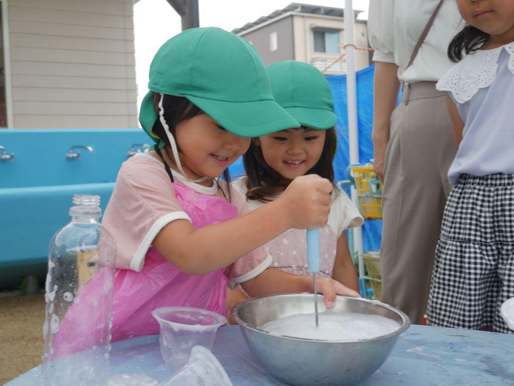 普段から仲良しの2人
いつもしている遊びをお母さんに見てもらったね♡



これから子どもたちの健やかな成長を保護者の皆様と一緒に見守っていきたいと思います