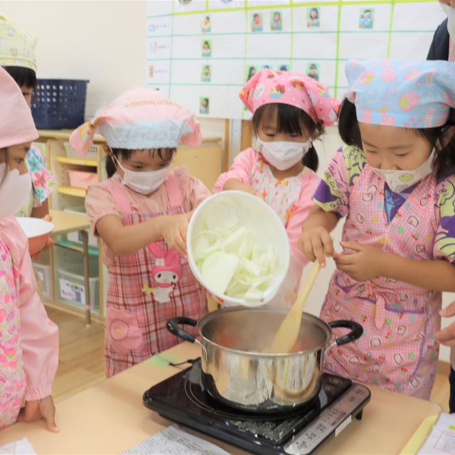 ＊　５歳児　お泊り保育【カレークッキング】　ねこゆに②　＊