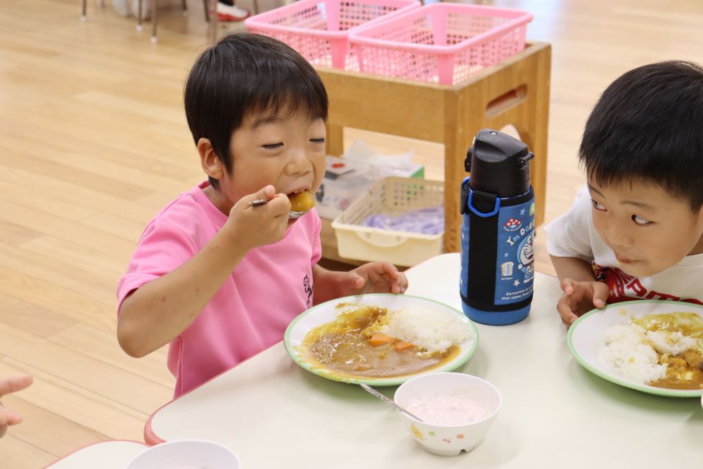 Ｋ君こだわり、大きなジャガイモ
思い切り口を開けて豪快に食べます