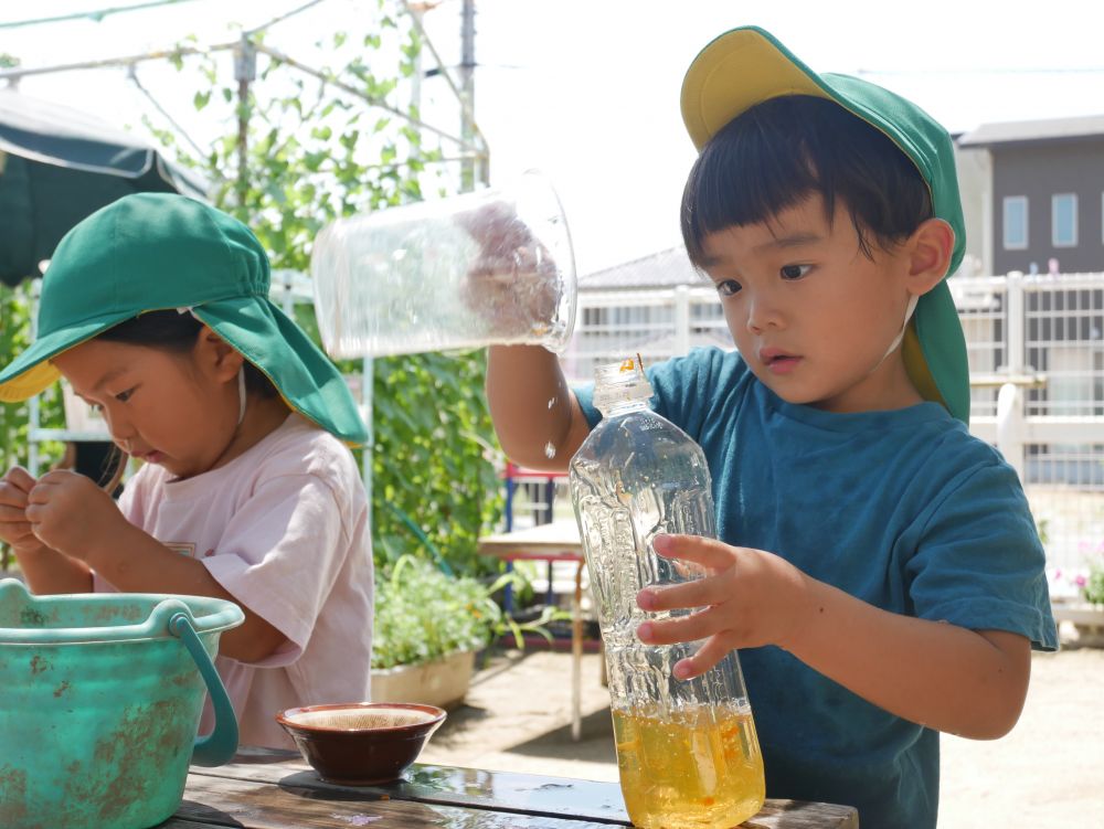 『さっきキリン組さんこうやって作ってた』
どうやって作ると上手くできるのかKくんは見ていたそうです
さっそく試してみる姿が素敵ですね♡