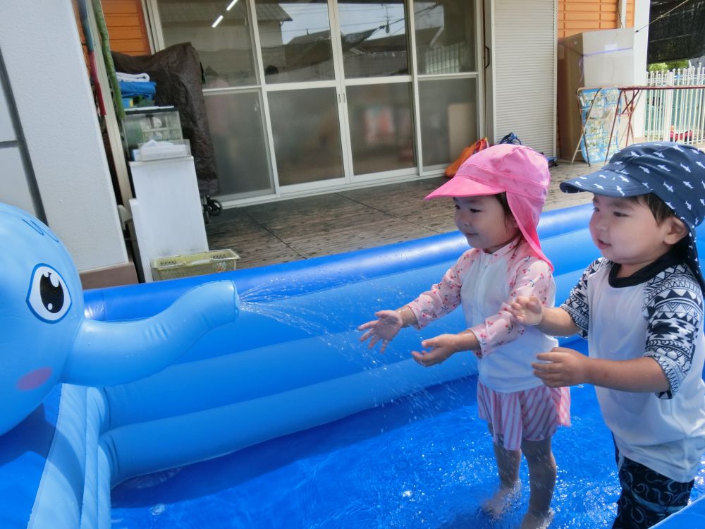 楽しみにしていた”プール”
なんと今年は・・・
ゾウさんの鼻から、シャワーが🐘💦