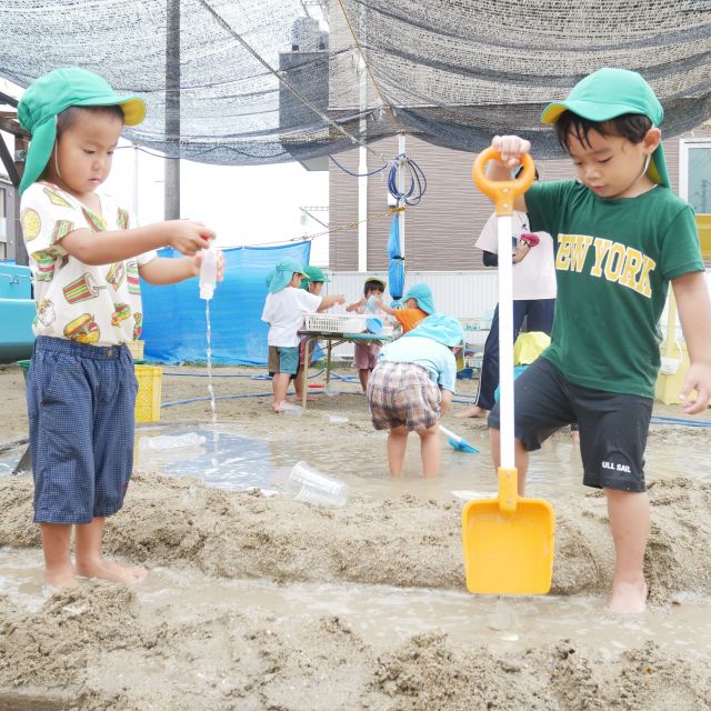 ＊　2・３歳児　みんなで力を合わせて　＊