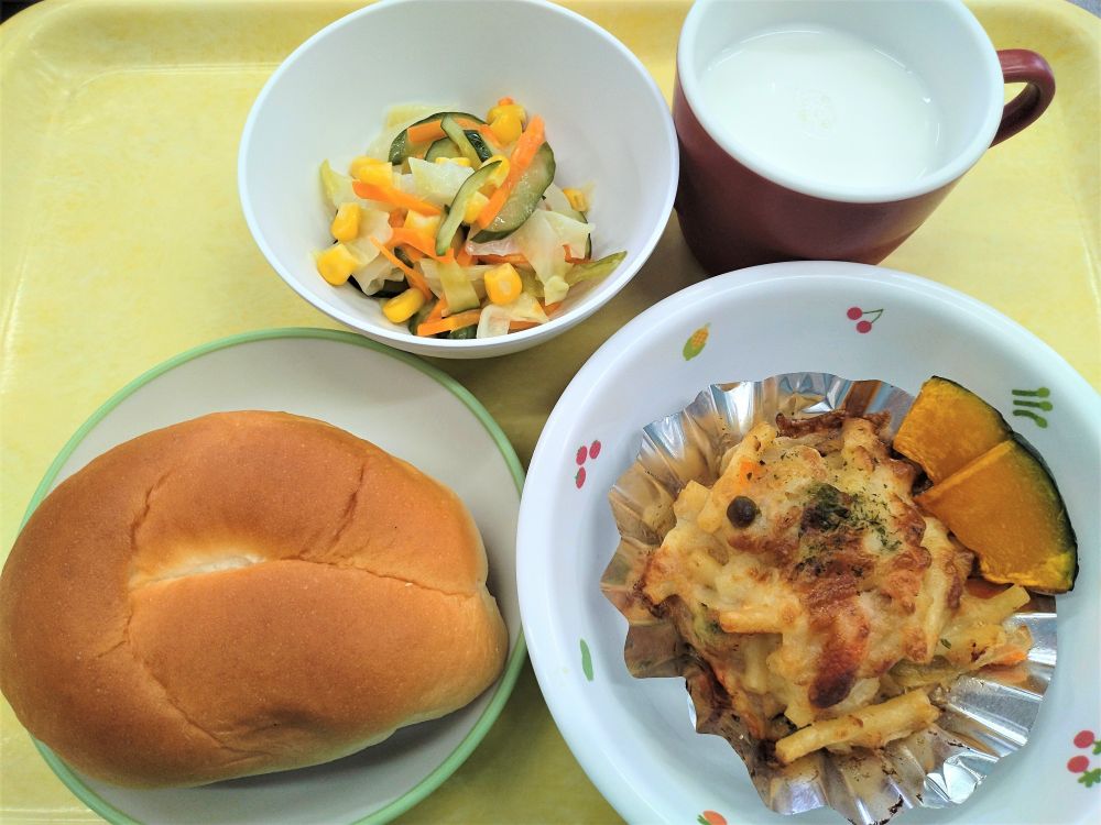 ロールパン

ツナのオーブン焼き

蒸しかぼちゃ

コールスローサラダ

牛乳