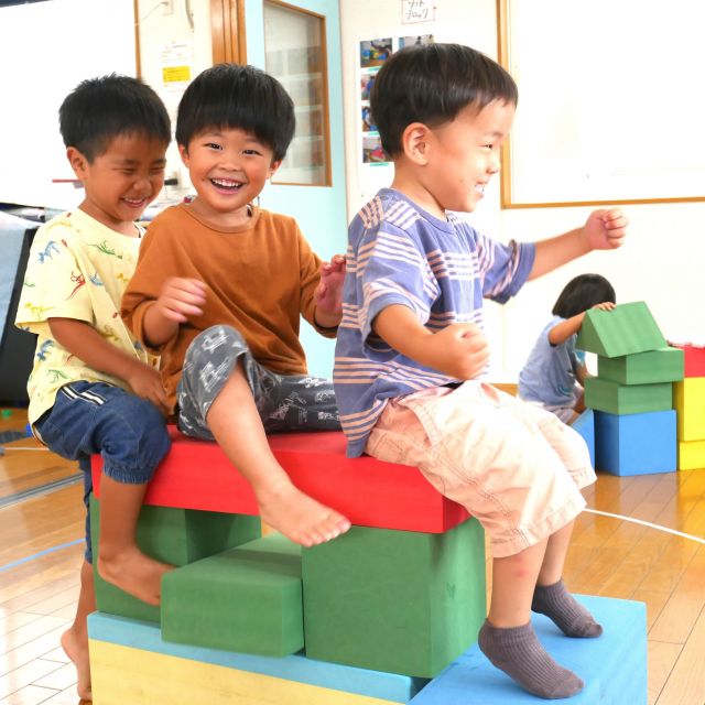 ＊　３歳児　ブロックを使って　＊