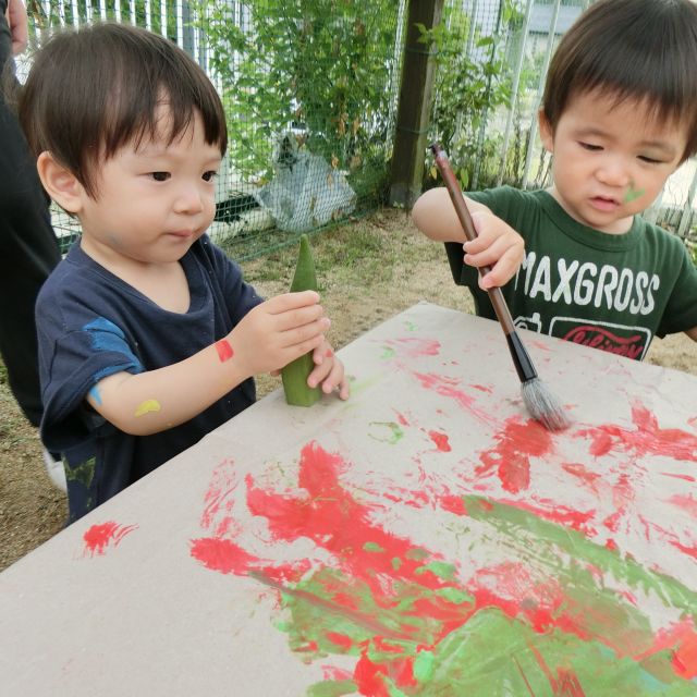 えのぐであそぼう②　～１歳児　ヒヨコ組～