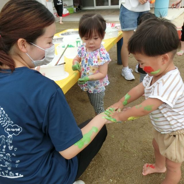 えのぐであそぼう③　～１歳児　ヒヨコ組～