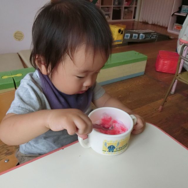 かき氷　～１歳児　ヒヨコ組～