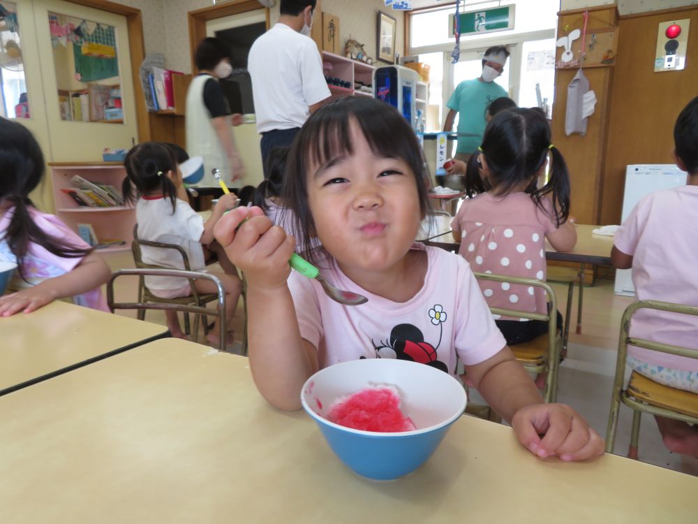 ひとくち頬張って・・・
「う～ん、おいしい♡」