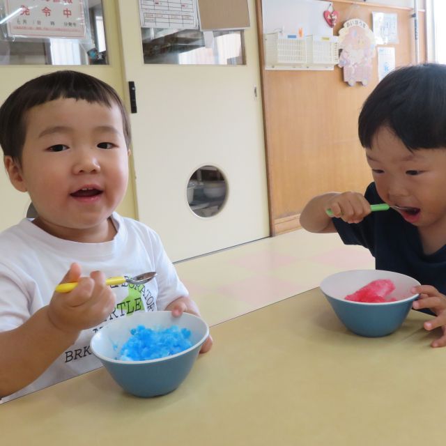 かき氷やさん、いらっしゃぁ～い！！②　～2歳児　クマ組～