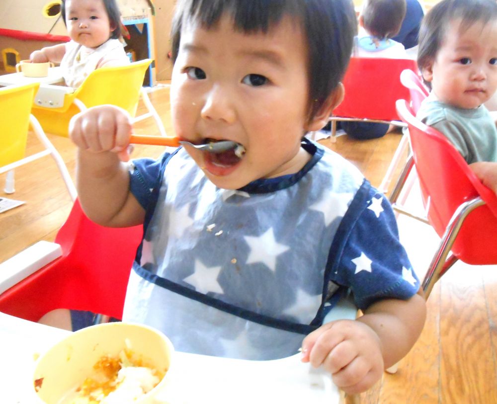 今日の給食は初めての『かぼちゃのスコップコロッケ』です。

パン粉がサクサクの食感でした。

かぼちゃも食べやすくパクパク食べてくれてましたよ♪







