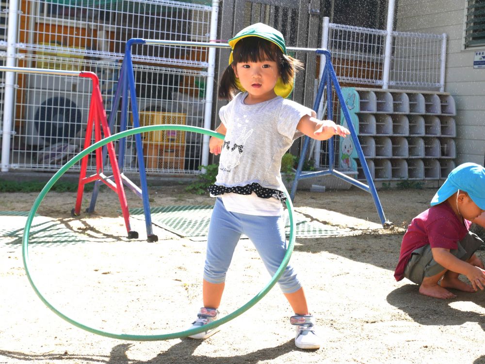 『見て！！』
さっきよりも少し長く回せたSちゃん♡
何度も何度も挑戦する・・・
失敗しても大丈夫！！諦めない姿がかっこいい♡