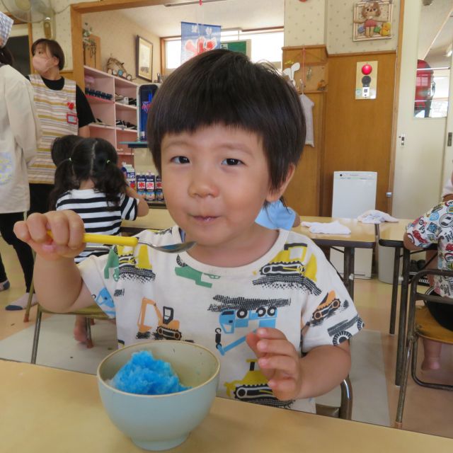 やっぱり大好き！かき氷🍧　～2歳児　クマ組～