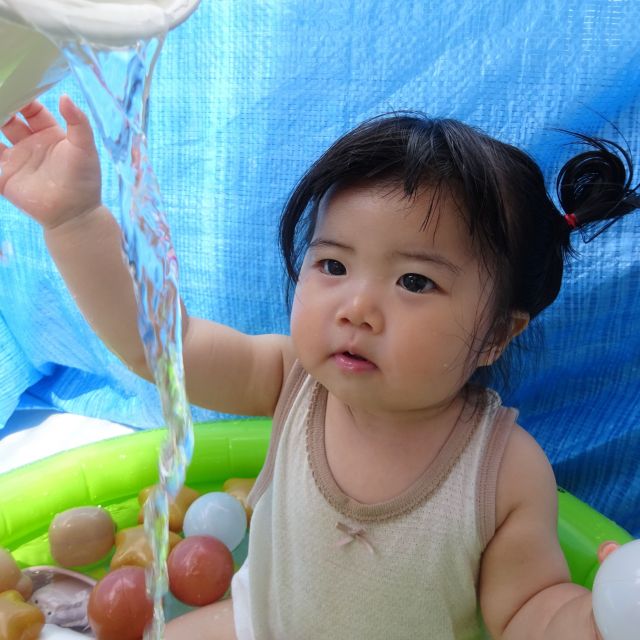 夏の思い出②　　～０歳児　ウサギ組～