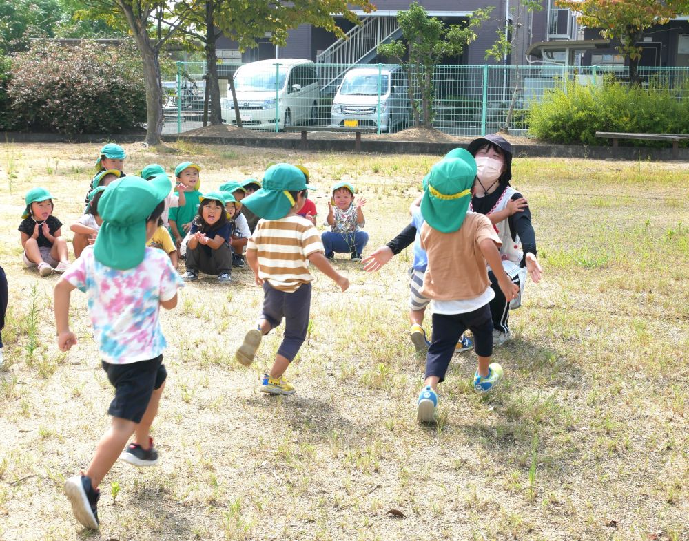 ゴールには・・・
応援してくれる友達と先生が見守ってくれています
『頑張って～♡』
その応援のお陰で更に加速するみんな！！

